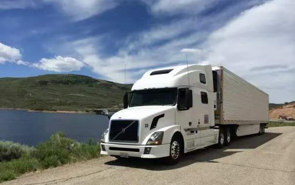 加拿(ná)大(dà)卡車(chē)司機(jī)工(gōng)作(zuò)移民(mín)